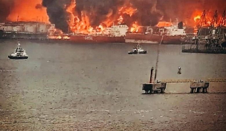 Порт Усть-Луга у вогні: з'явилися кадри масштабної пожежі після української атаки